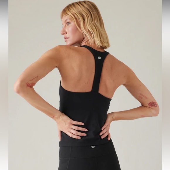 ❌ SOLD ❌ ATHLETA TRANSCEND SCOOP BUILT-IN BRA TANK A-C, Size M, Black (NWT) - Picture 2 of 16